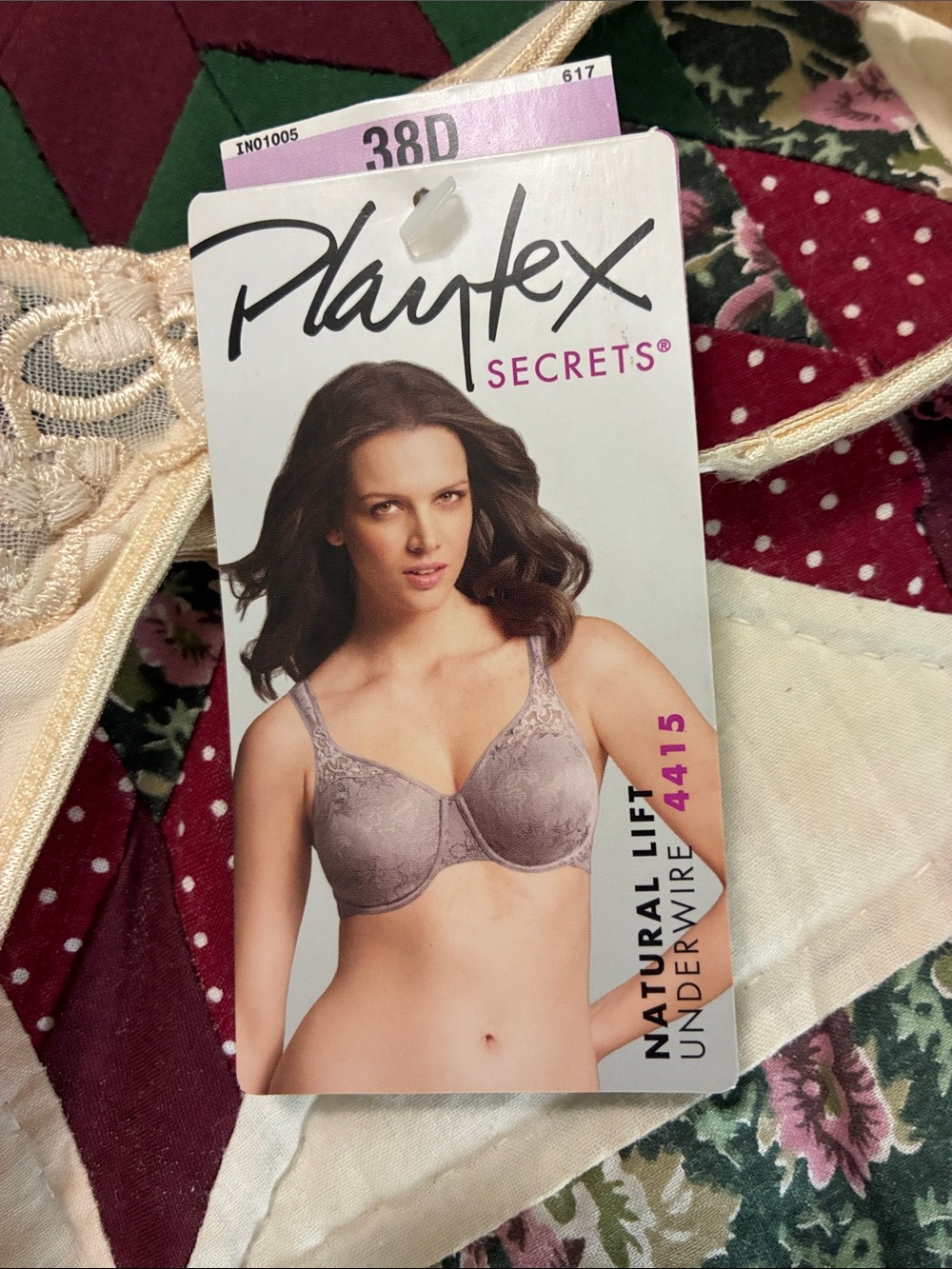 Playtex Full Coverage Underwire Bra in Light Cream - Picture 2 of 6
